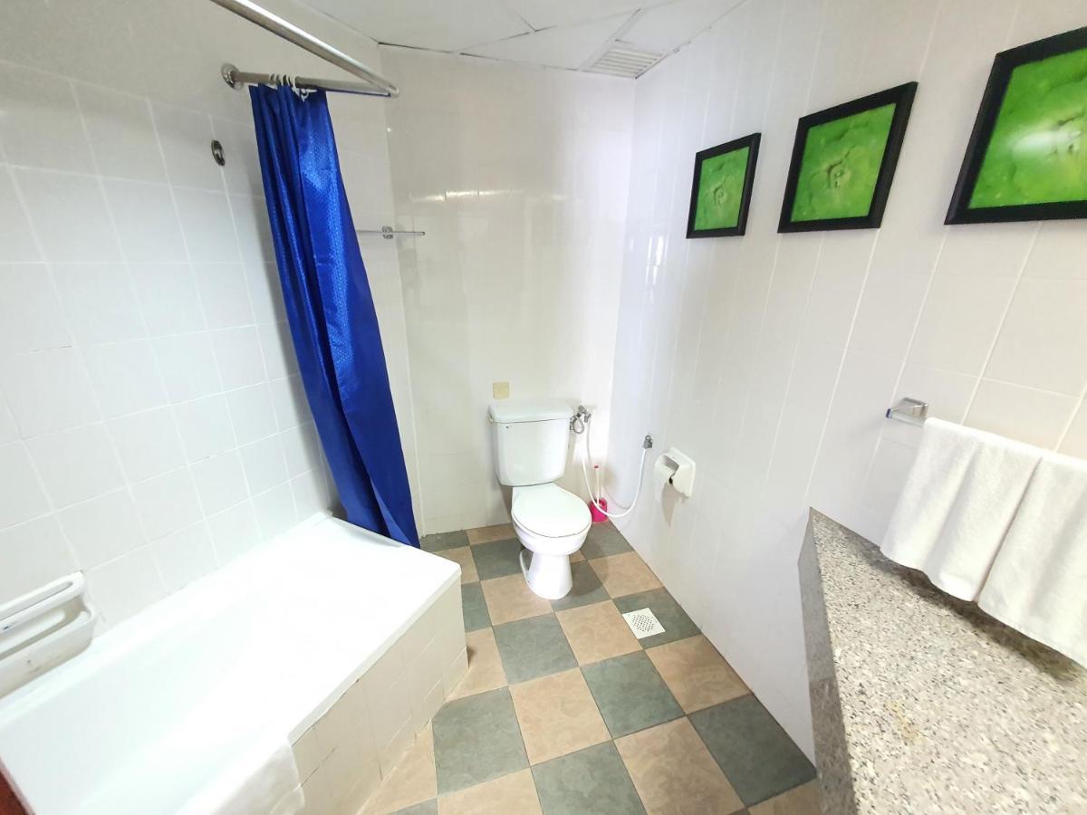 Seaview Deluxe Studio Couples Room S Tanjung Bungah (Penang) Buitenkant foto