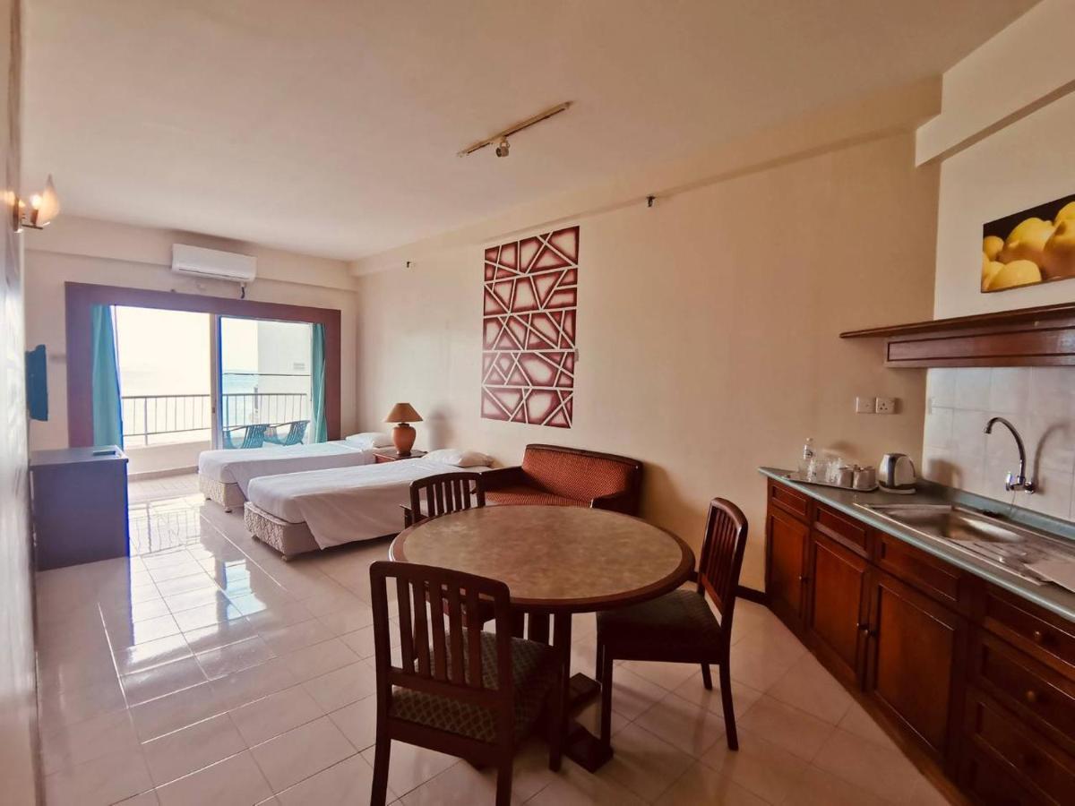 Seaview Deluxe Studio Couples Room S Tanjung Bungah (Penang) Buitenkant foto