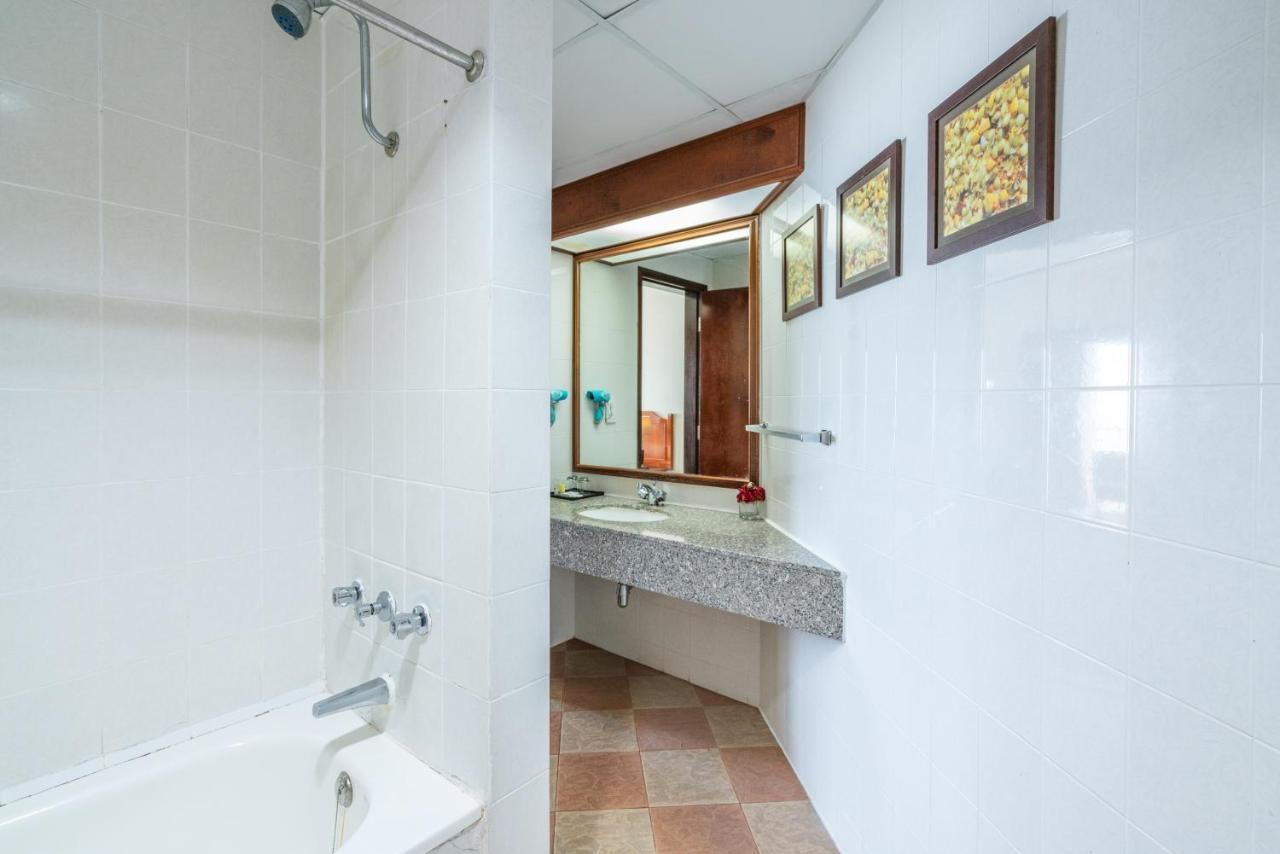 Seaview Deluxe Studio Couples Room S Tanjung Bungah (Penang) Buitenkant foto
